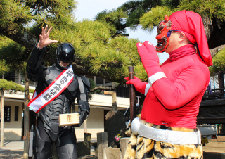 Illustration for article titled RoboCop Is Throwing Beans at People in Tokyo